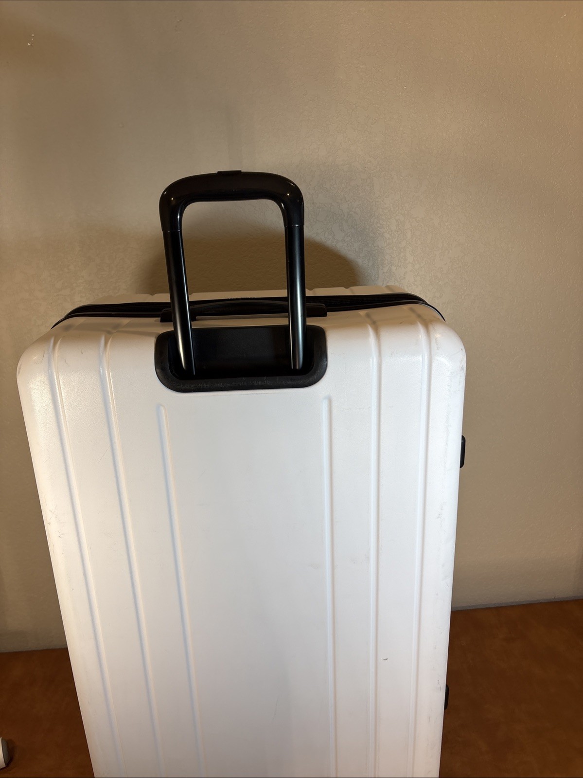 White Mountain Large Travel Luggage34x21x13. White Hard Case.