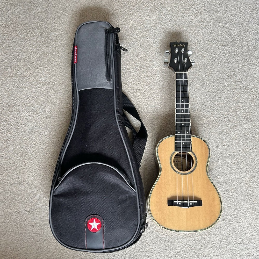 Mitchell MU70 Concert Ukelele and Roadrunner Case