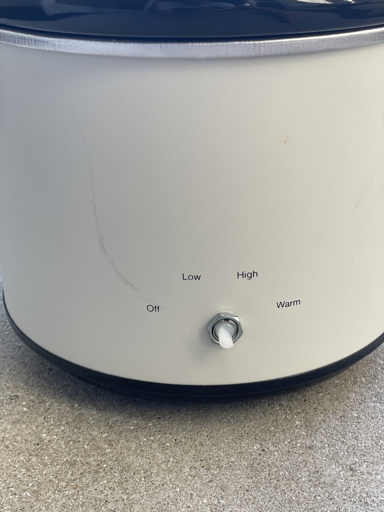 Hearth & Hand The Crockpot 3-Quart Slow Cooker *Missing front knob*