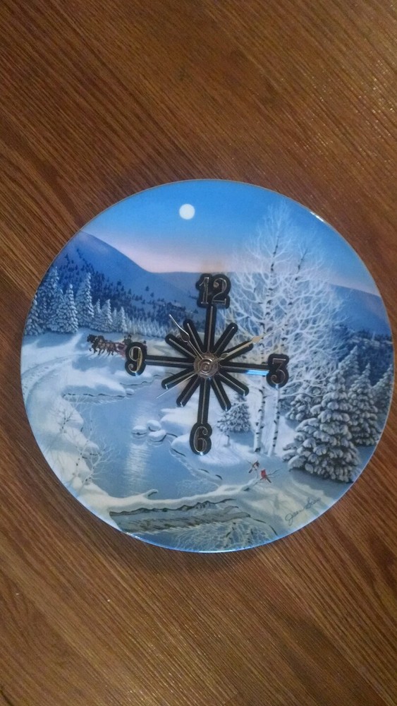 Winter Wonderland Adorable Clock  !!
