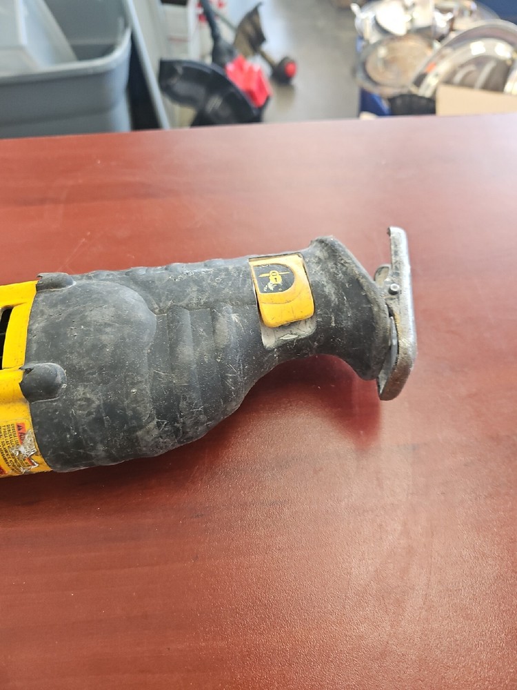 Dewalt Reciprocrating Saw (Model: DCS381)