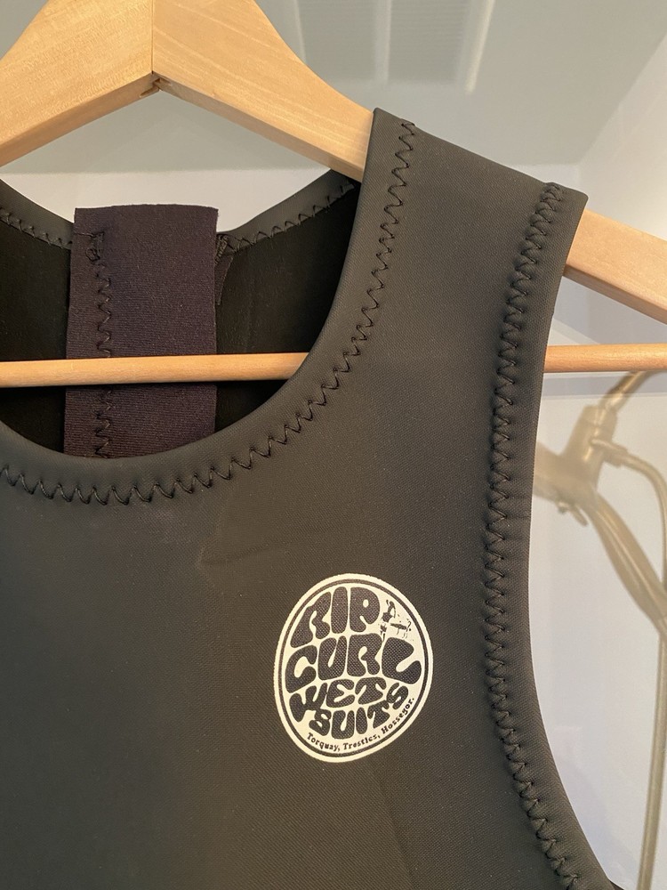 RipCurl wet suit - size MT