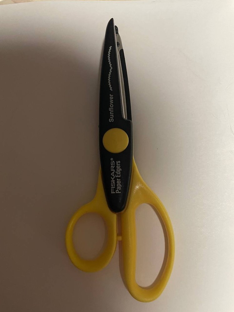 Fiskars Paper Edgers Scissors Sunflower Pattern