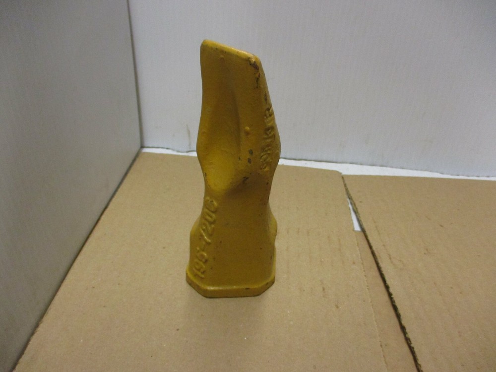 1 Backhoe Bucket Tooth 195-7206 - Long Tip