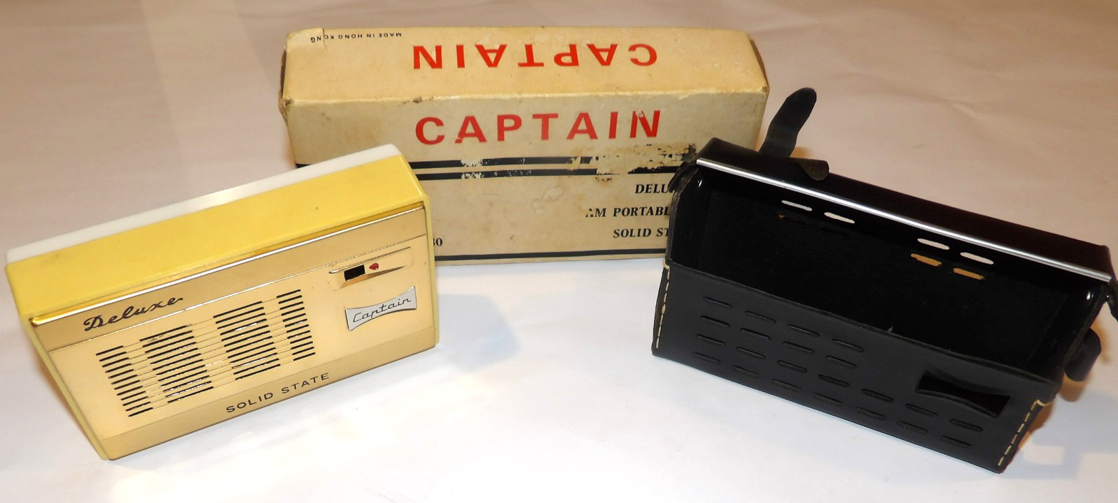 VINTAGE 1960s CAPTAIN DELUXE AM TRANSISTOR RADIO! W/CASE & BOX! HONG KONG!