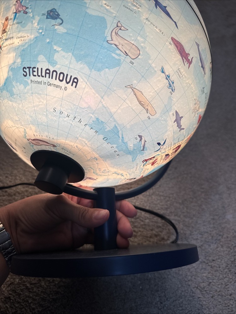 Stellanova Illuminated Globe wildlife