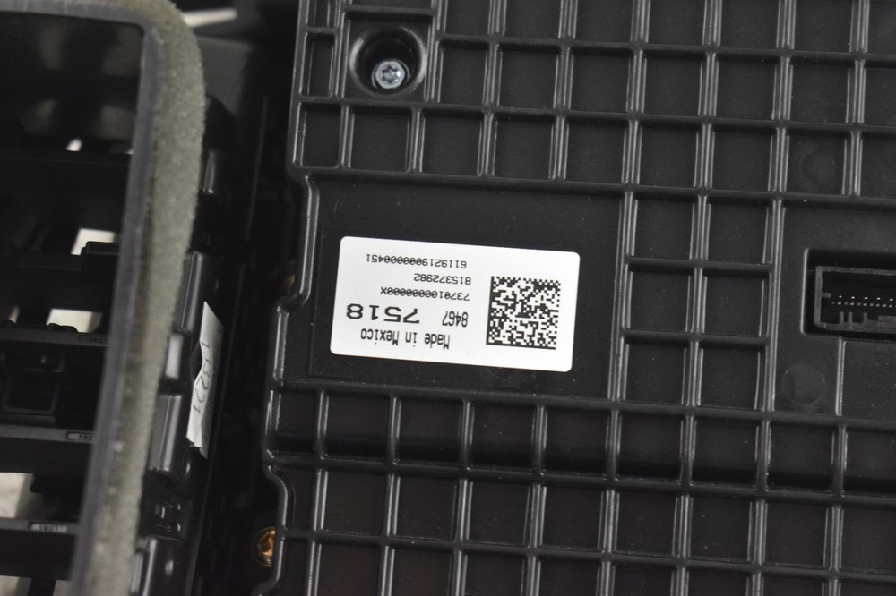 2020 GMC Terrain Control Panel Screen 8 Used, Reprogramming Needed