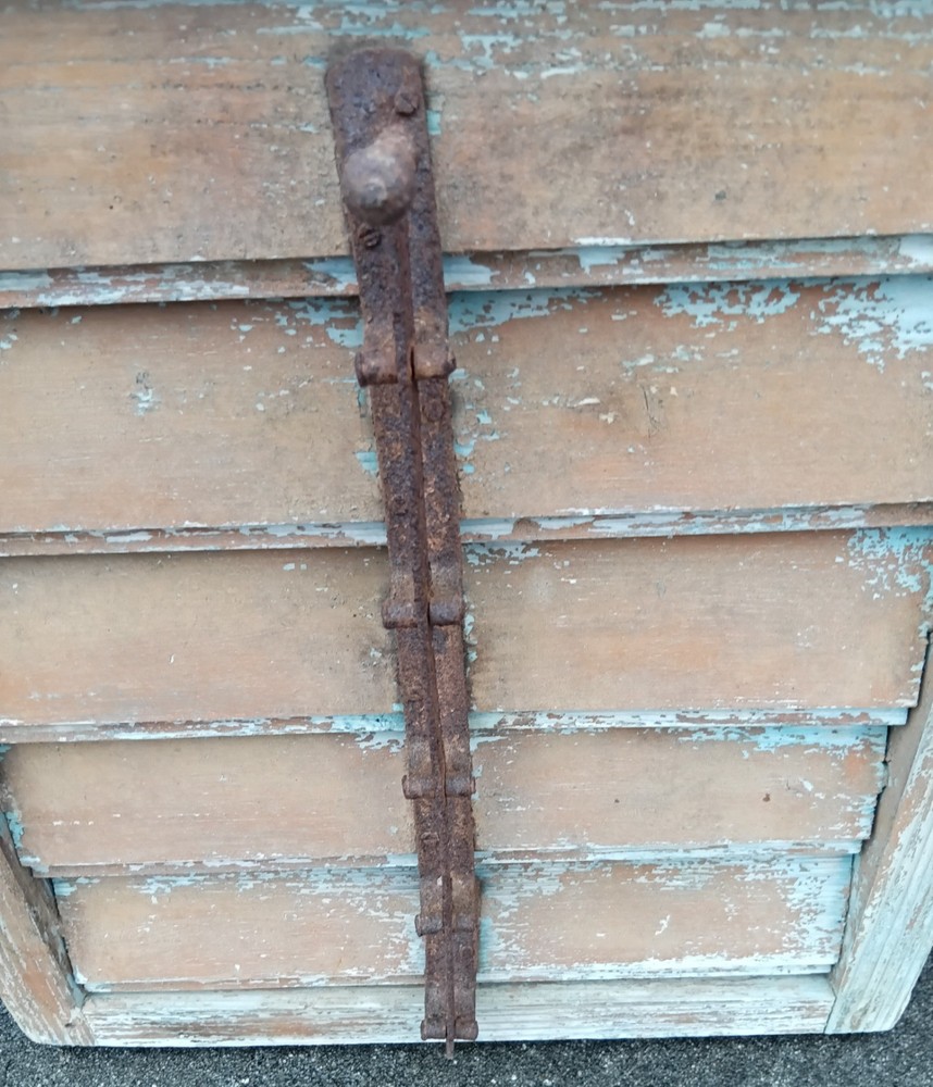 ANTIQUE WOOD SHUTTER