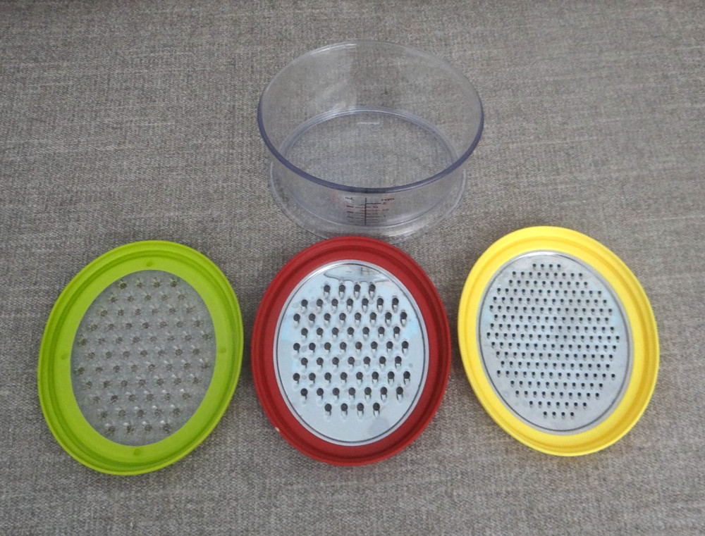 EUC 2 CUP PLASTIC MEASURING CUP WITH THREE INTERCHANGALBE GRATERS / SEALED LIDS