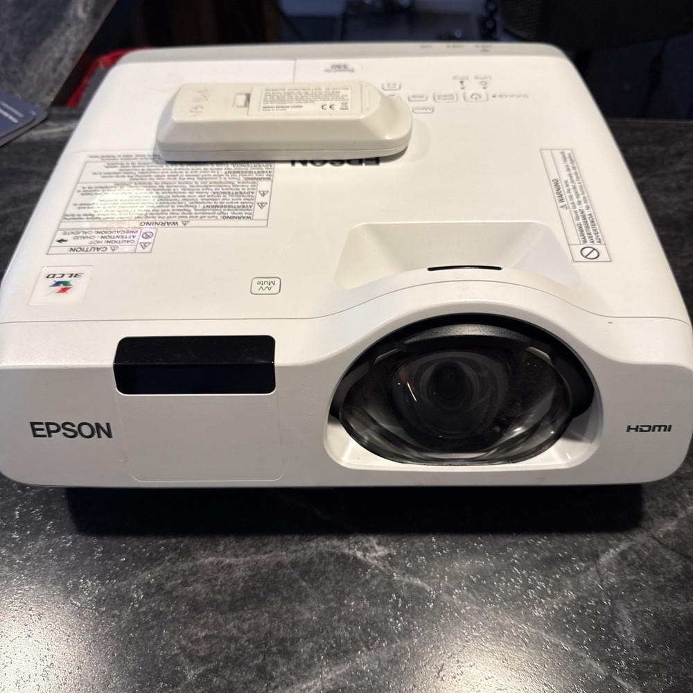 Epson PowerLite 520 Tri-LCD Projector