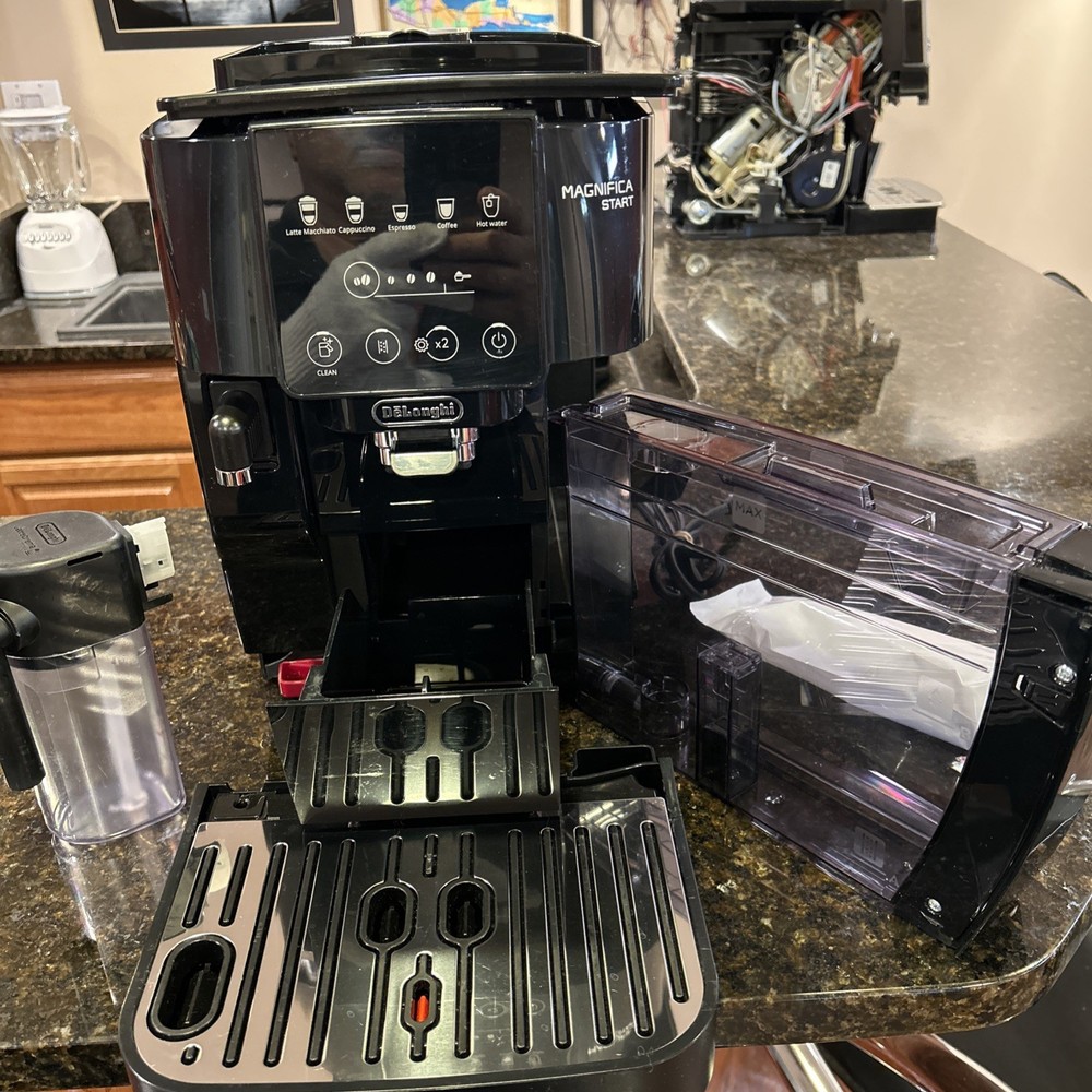 DeLonghi ECAM22080B Coffee Machine Magnifica Start Espresso