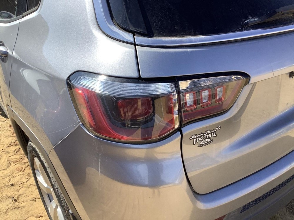 COMPASS 2018 Glove Box 4968077