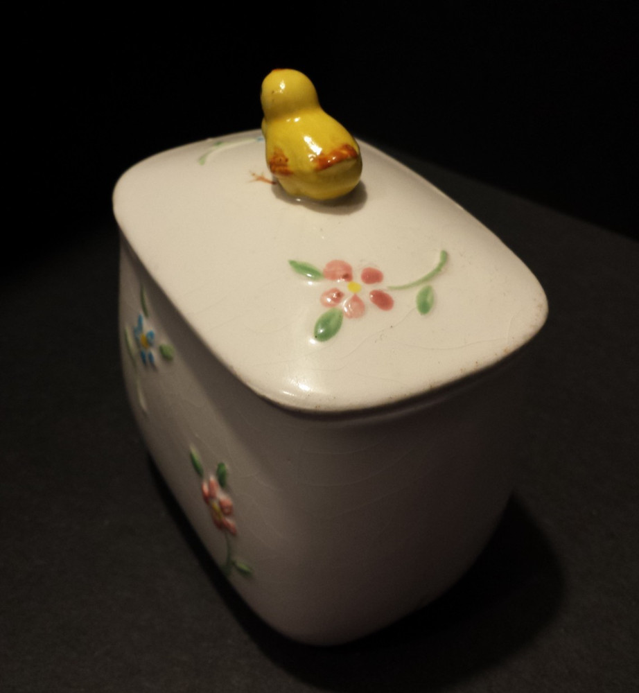 Vintage Enesco E-2252 Rooster & Chick Covered Dish
