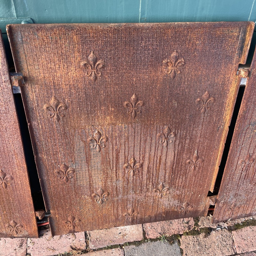 Antique Cast-Iron Three-Piece Fireback Fleur De Lis