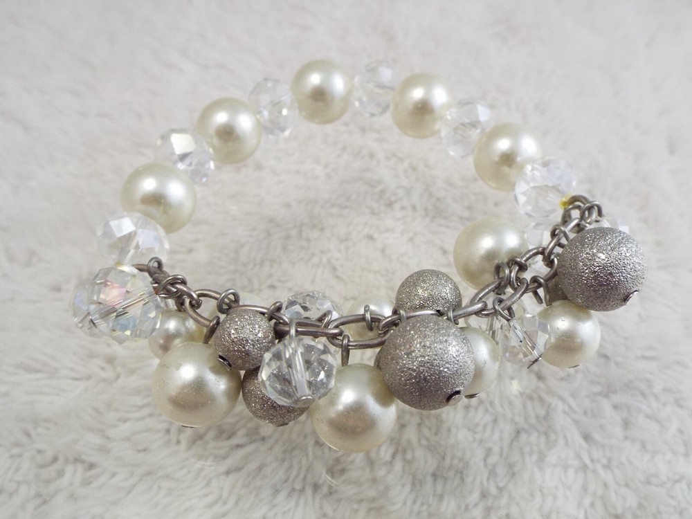 Silvertone White & Clear Bead Stretch Bracelet (A30)