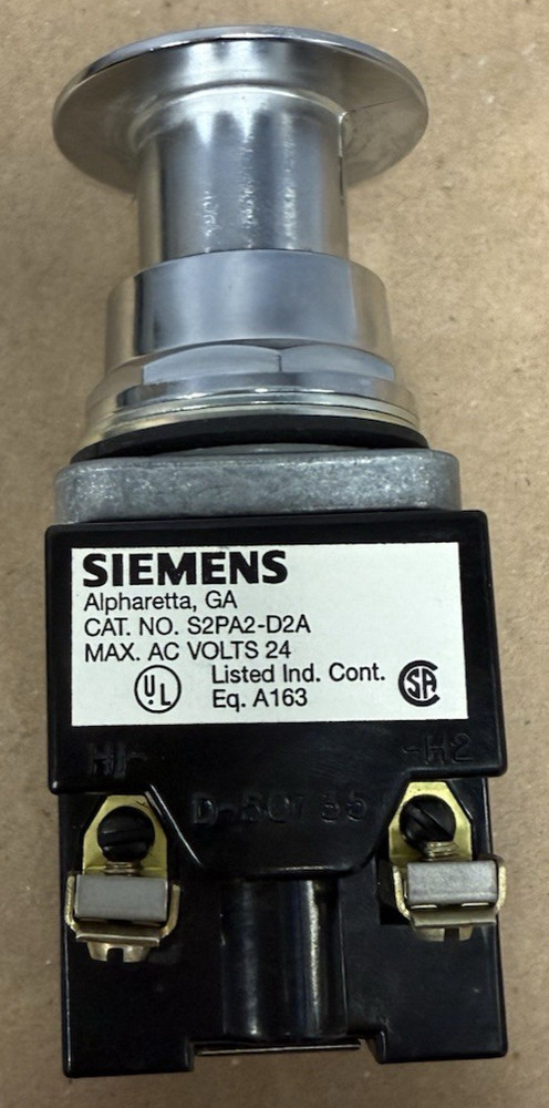 SIEMENS S2PA2-D2A ILLUMINATED RED 24V PUSH/PULL OPERATOR *NEW IN BOX*