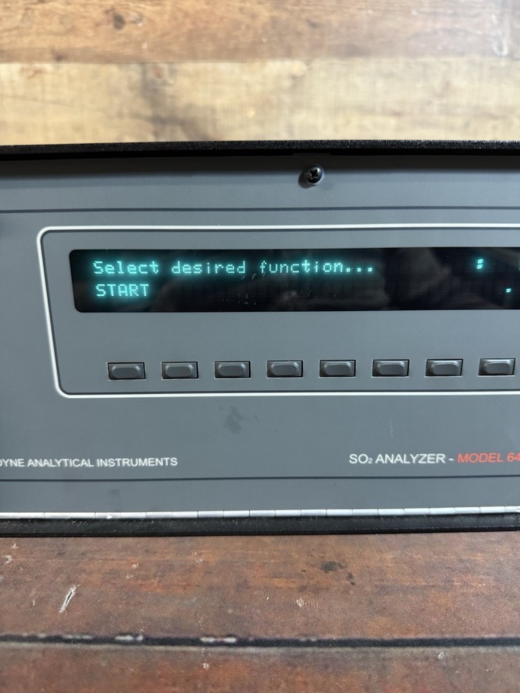 Teledyne Instruments SO2 Analyzer Model 6400E Powers On Untested