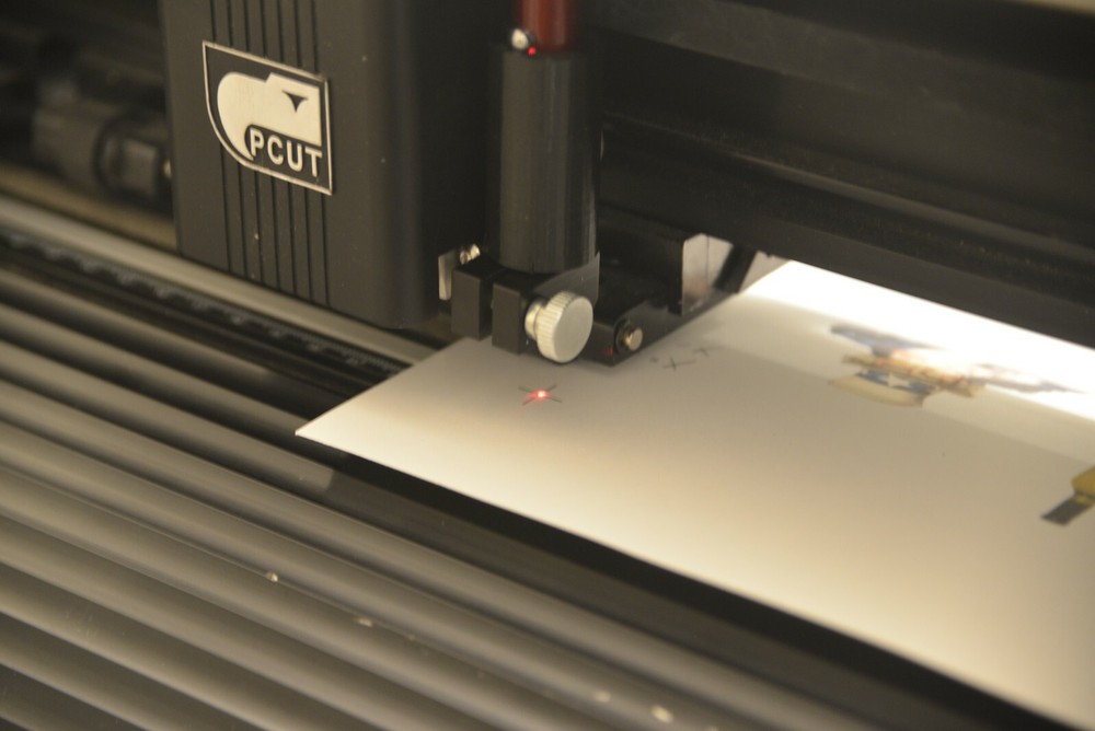 CONTOUR CUTTING DEVICE / LASER ALIGNMENT TOOL FOR VINYL CUTTER