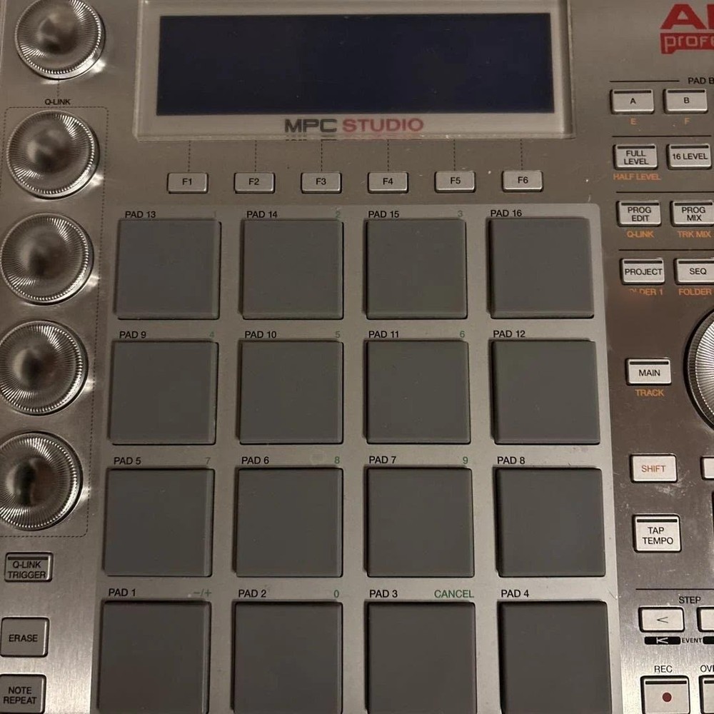 AKAI Professional MPC Studio Silver Sampler Controller 16 Pads USB Beat Maker