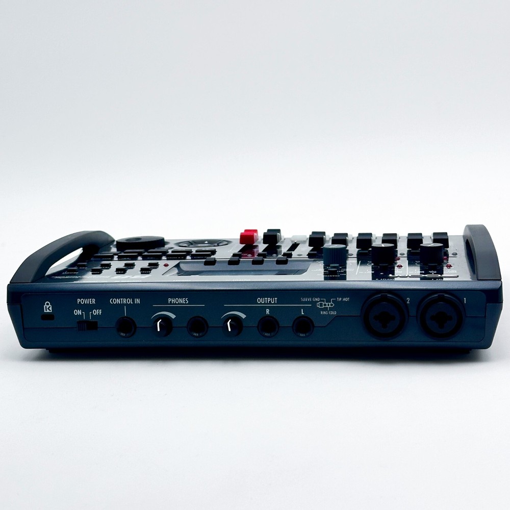 Zoom R8 Multitrack Digital Recorder 8-track MTR Sampler Working Order
