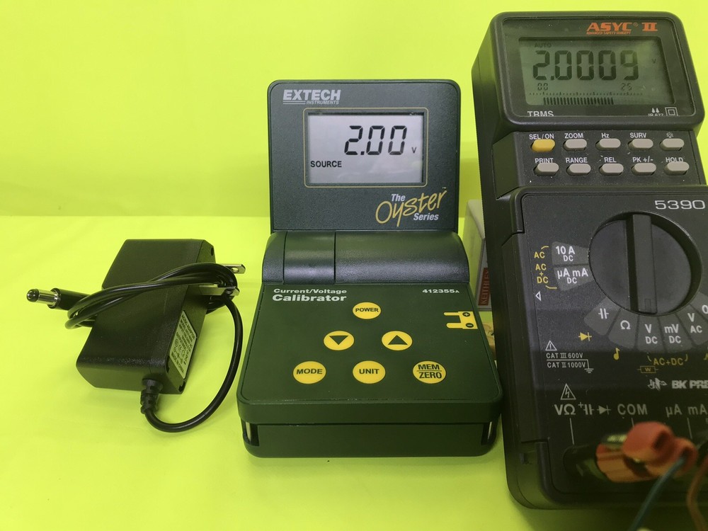 EXTECH 412355A Current And Voltage Calibrator