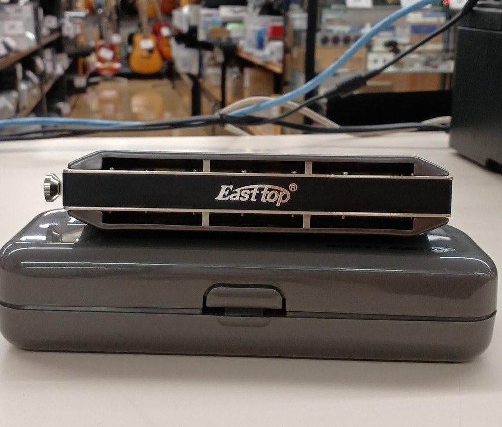 Harmonica Model FORERUNNER 1248NV EAST TOP