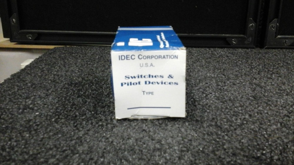 IDEC Type YC10 Red Round Miniature Pilot Pushbutton Switch