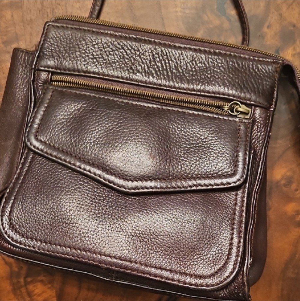 Fossil Brown Shoulder Bag Zip Closure Gold Hardware Inner Pockets