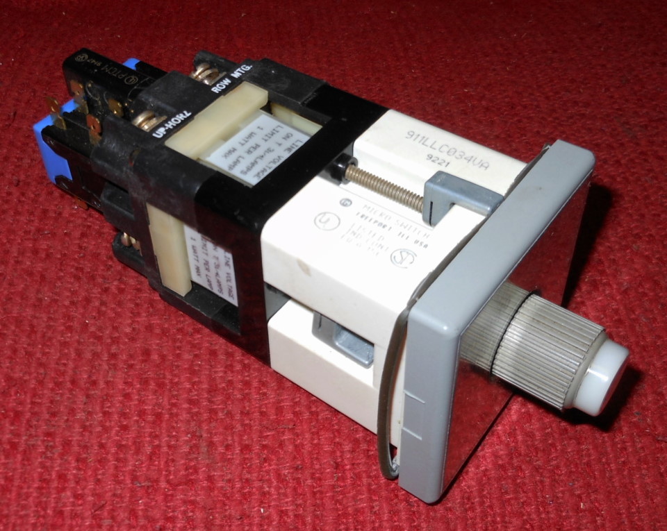 Microswitch - Illuminated, Start / Stop Switch - Catalog #911LLC034VA