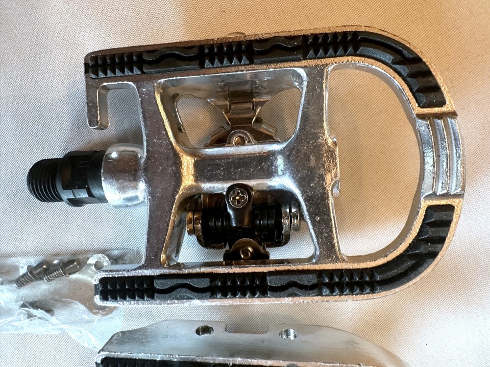 SUNLITE Clipless 41450 9/16" Silver Bicycle Pedals with Rubber Cleat NEW