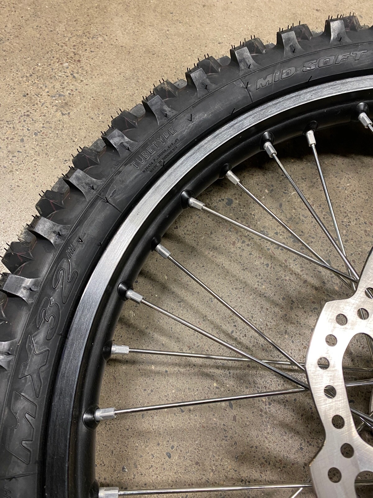 HONDA CRF250R CRF450R 2018-2025 DID DIRT STAR FRONT WHEEL 21X1.60 PIRELLI TIRE