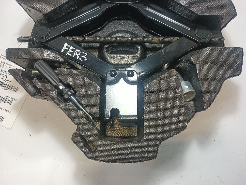 2016 FORESTER Jack and Tools 12524382