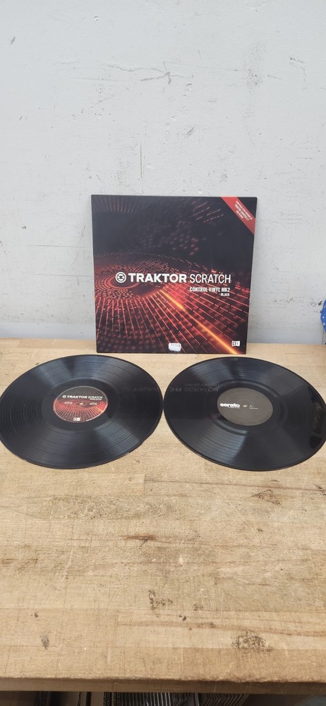 2x Native Instruments Traktor Scratch Pro Control Vinyl MK2 Black Record DJ