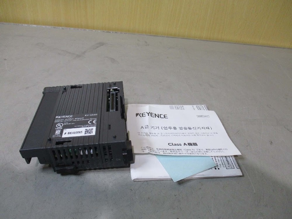 KEYENCE KV-DA40 PLC Analog Output Module USED