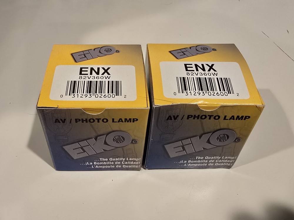 3M 2660 Overhead Projector with Case, 3 Spare Lamps