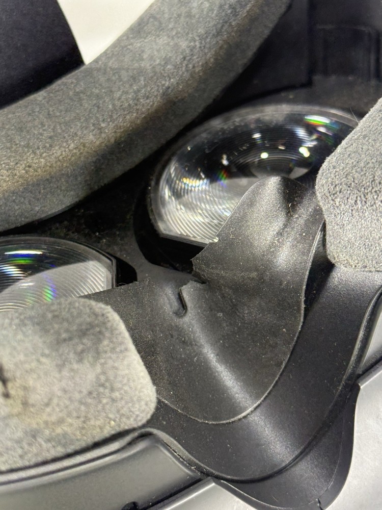 HTC Vive Virtual Reality System Bundle with Controllers - Missing Link Box