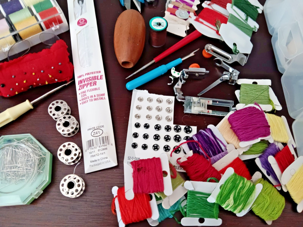 Plastic Sewing Container Filled with Assorted Vintage Sewing Notions Thread +