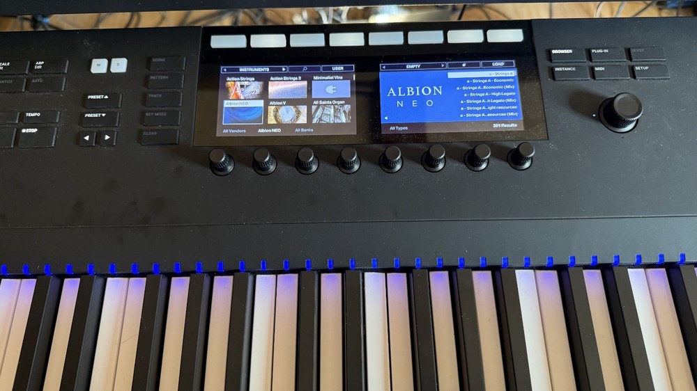 Native Instruments Komplete Kontrol S88 MK2 Keyboard