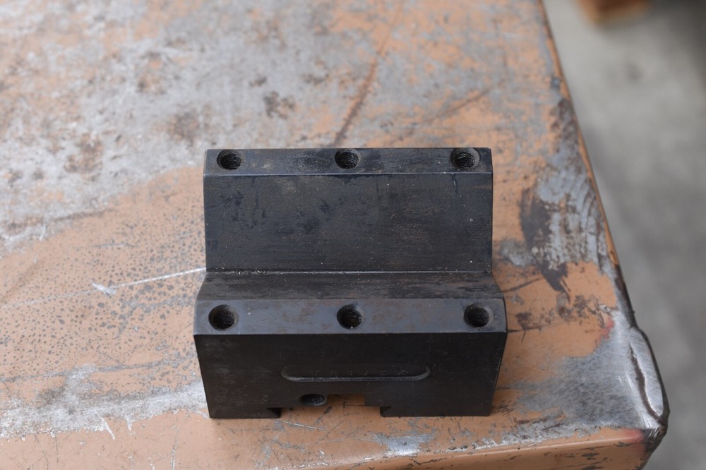 Trivex V shape lathe tool holder