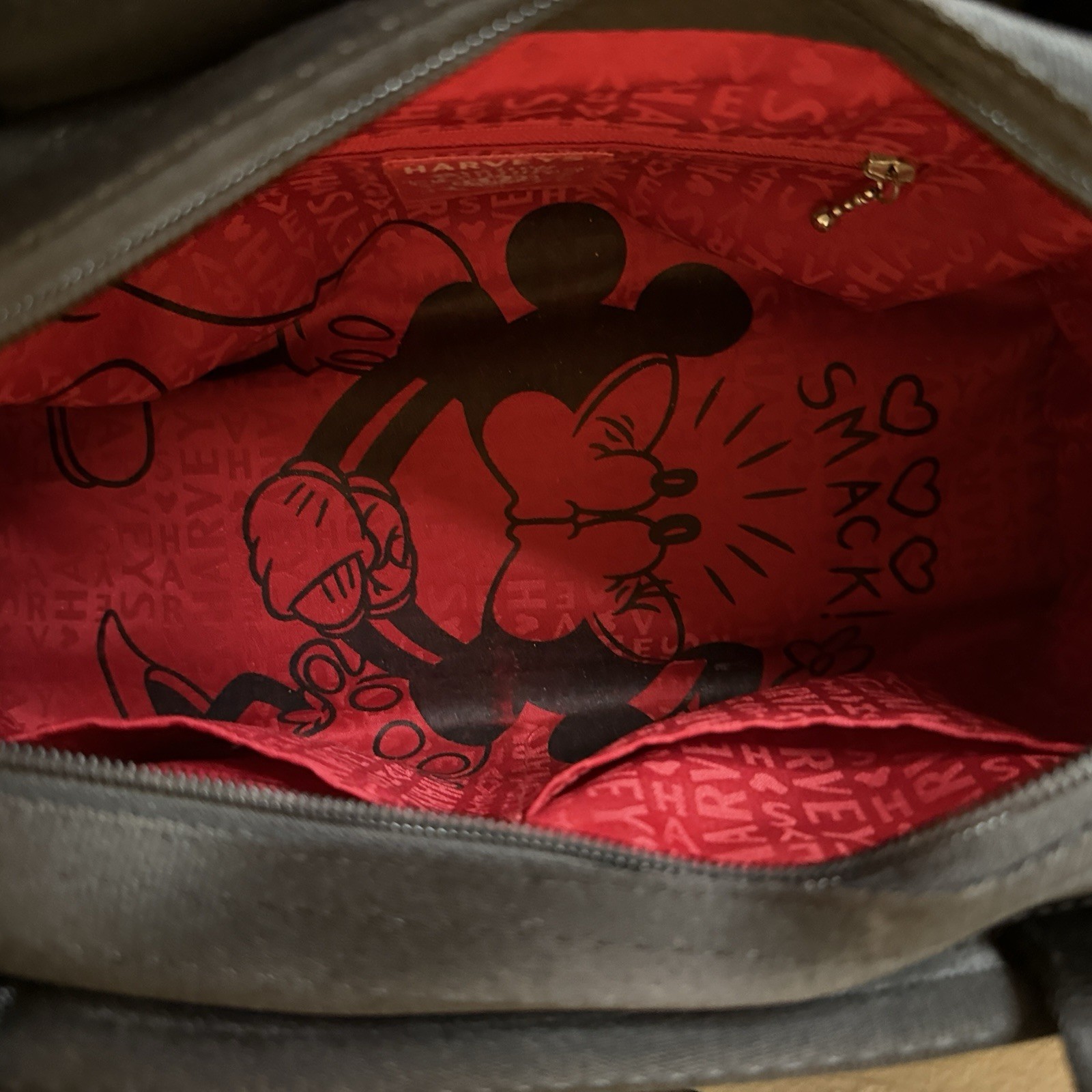 Harveys Disney Couture Minnie & Mickey Love Kiss Sketch Seatbelt Bag NWOT