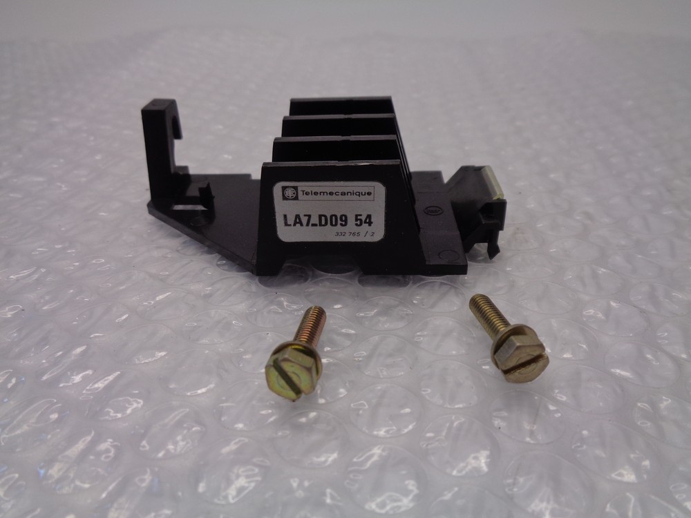 TELEMECANIQUE LA7-DO954 BASE MOUNT NSNP