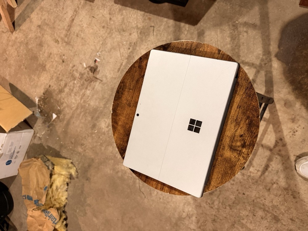 Microsoft Surface Pro 7 – Clean Condition with changer and pen