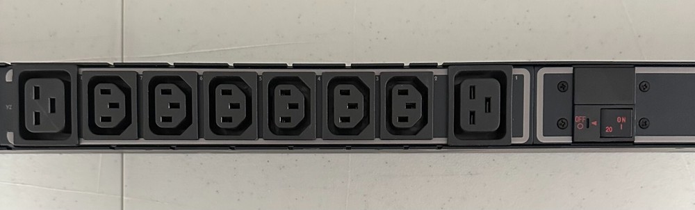 Server Technology Sentry Cabinet Distribution Unit CLG-24VYM411A1 208V Refurbish