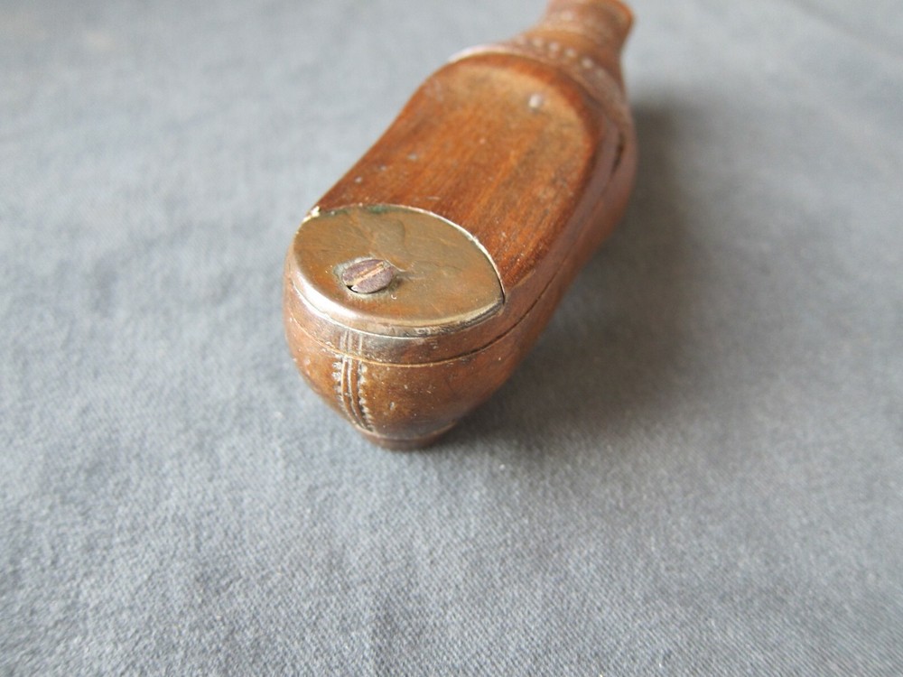 Antique 19th century treen shoe snuffbox with locking system