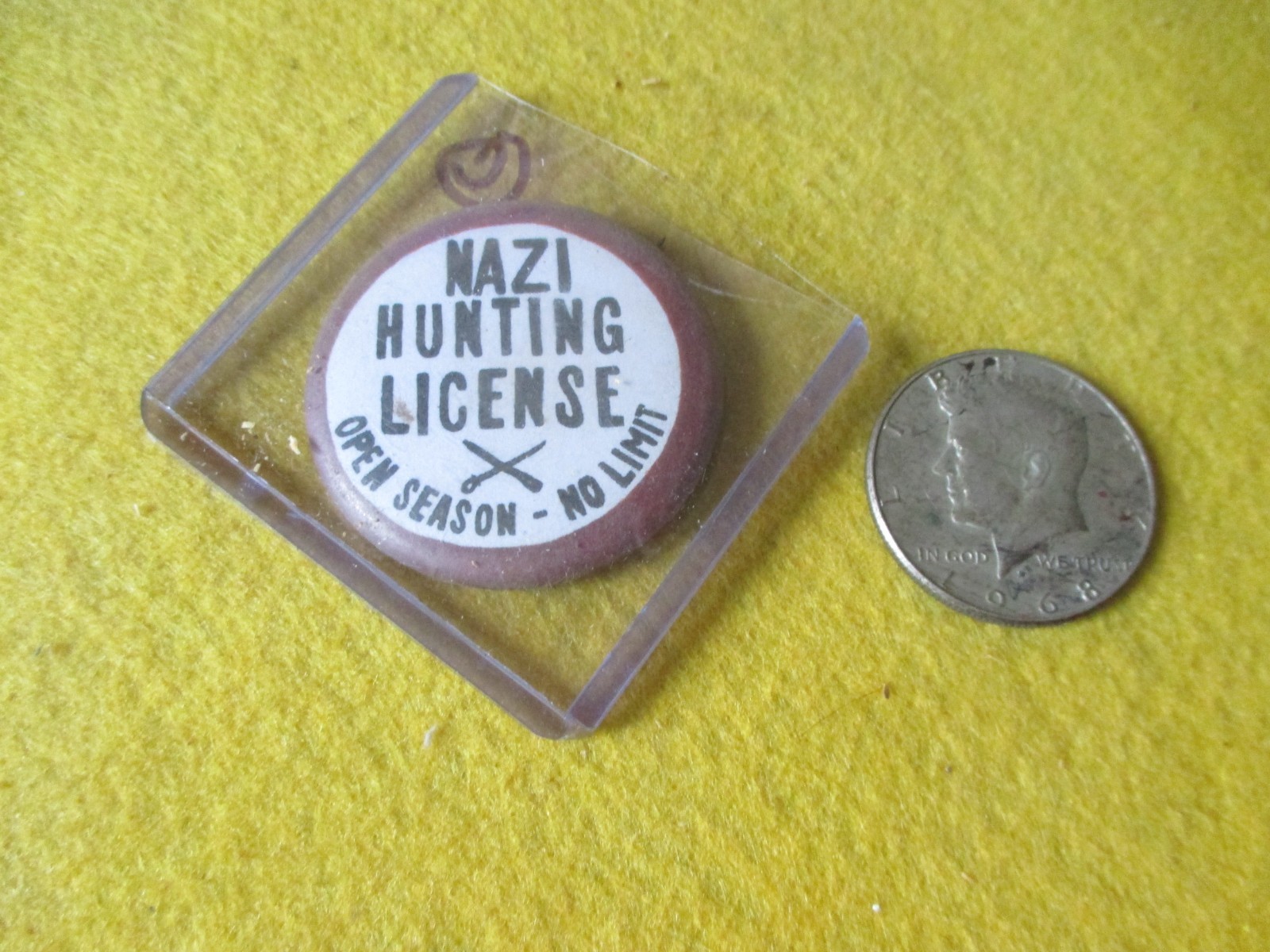 ORIGINAL WWII HOMEFRONT ANTI AXIS NAZI HUNTING LICENSE OPEN SEASON BUTTON (C)