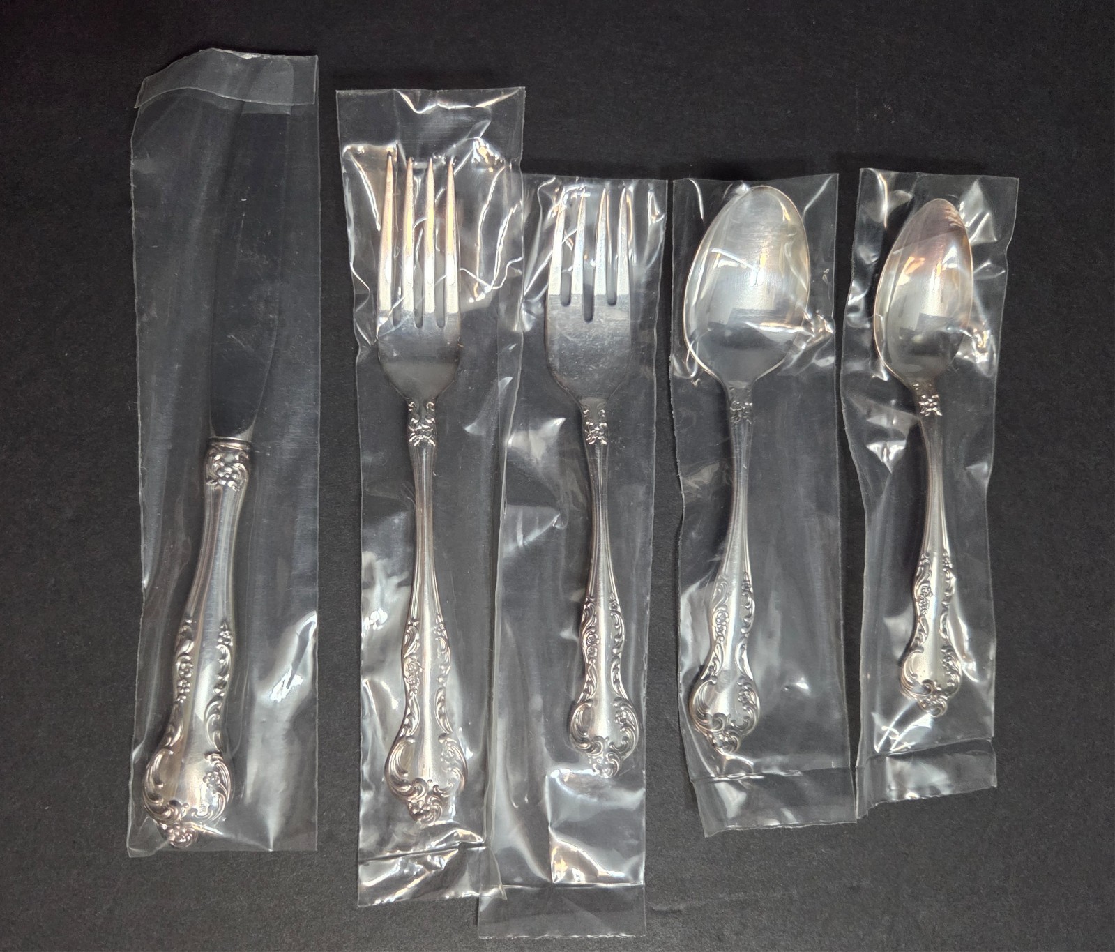 12 NEW PLACE SETTINGS REED AND BARTON SILVER PLATE WISTERIA