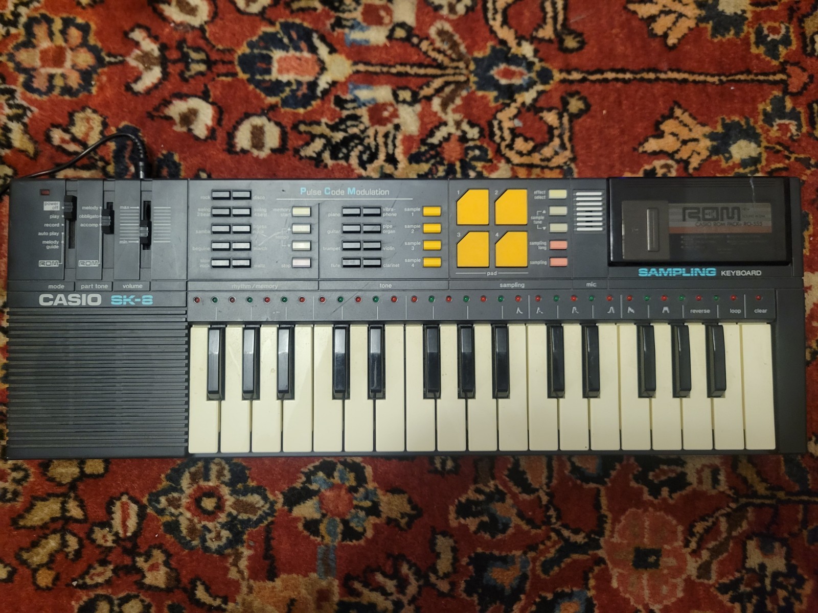 Casio SK-8 Sampling Keyboard 32-Key Black w/ ROM Pack, Built-in Mic & Speaker