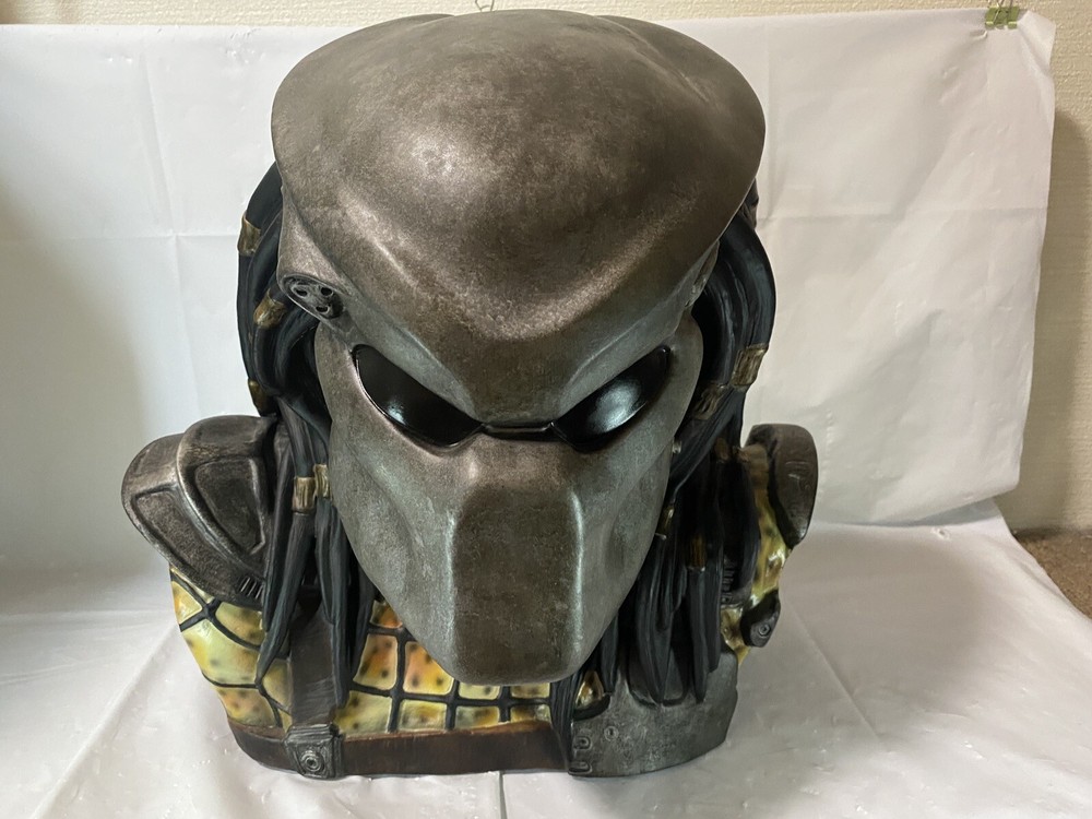 Predator Limited Predator Head Figure & Case Japan