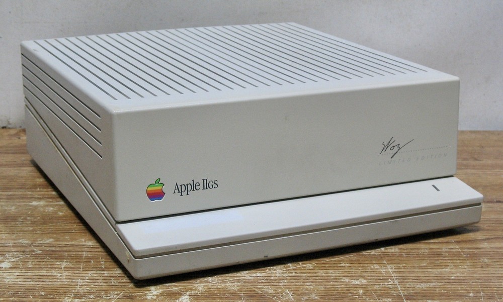 Apple IIGS Woz Edition Computer (A2S6000)
