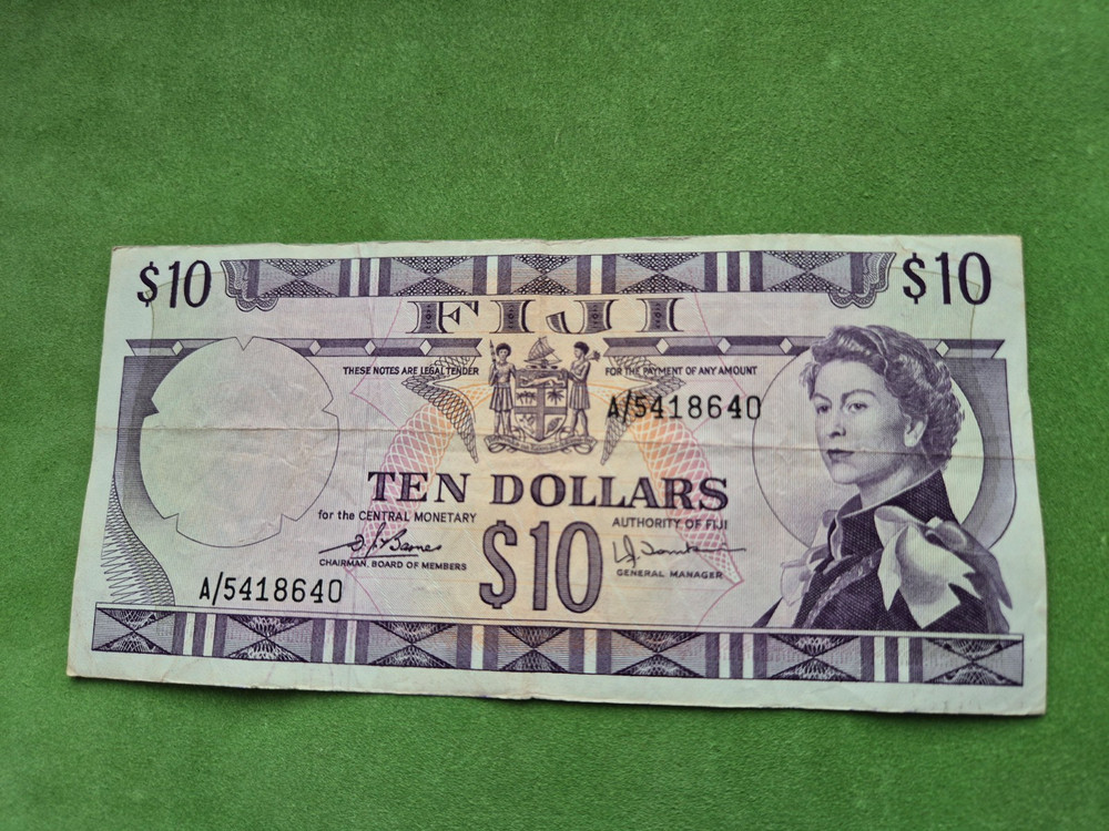 Fiji 10 dollars 1974 banknote